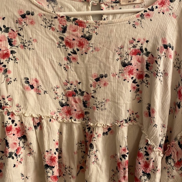Mi ami top size medium I’m white/pink/green flowers 🌸 - Picture 4 of 7